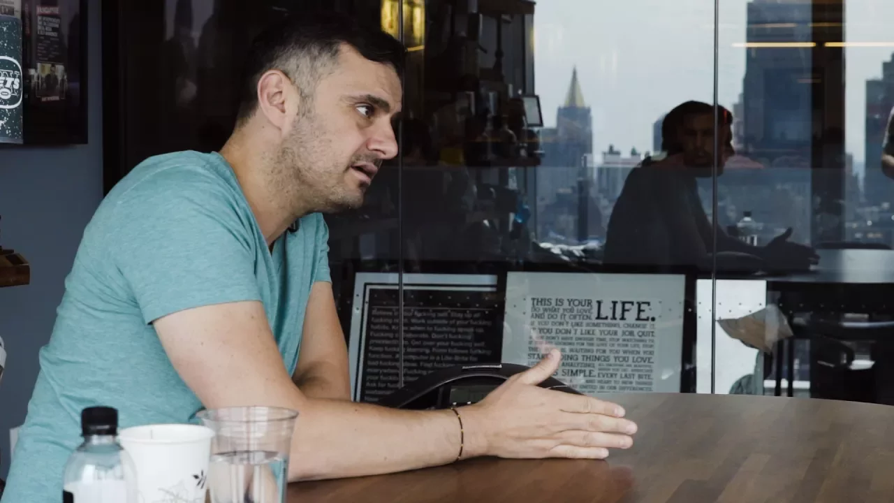 I GET PITCHED 30 TIMES IN 60 MINUTES IN MY OFFICE | DAILYVEE 267