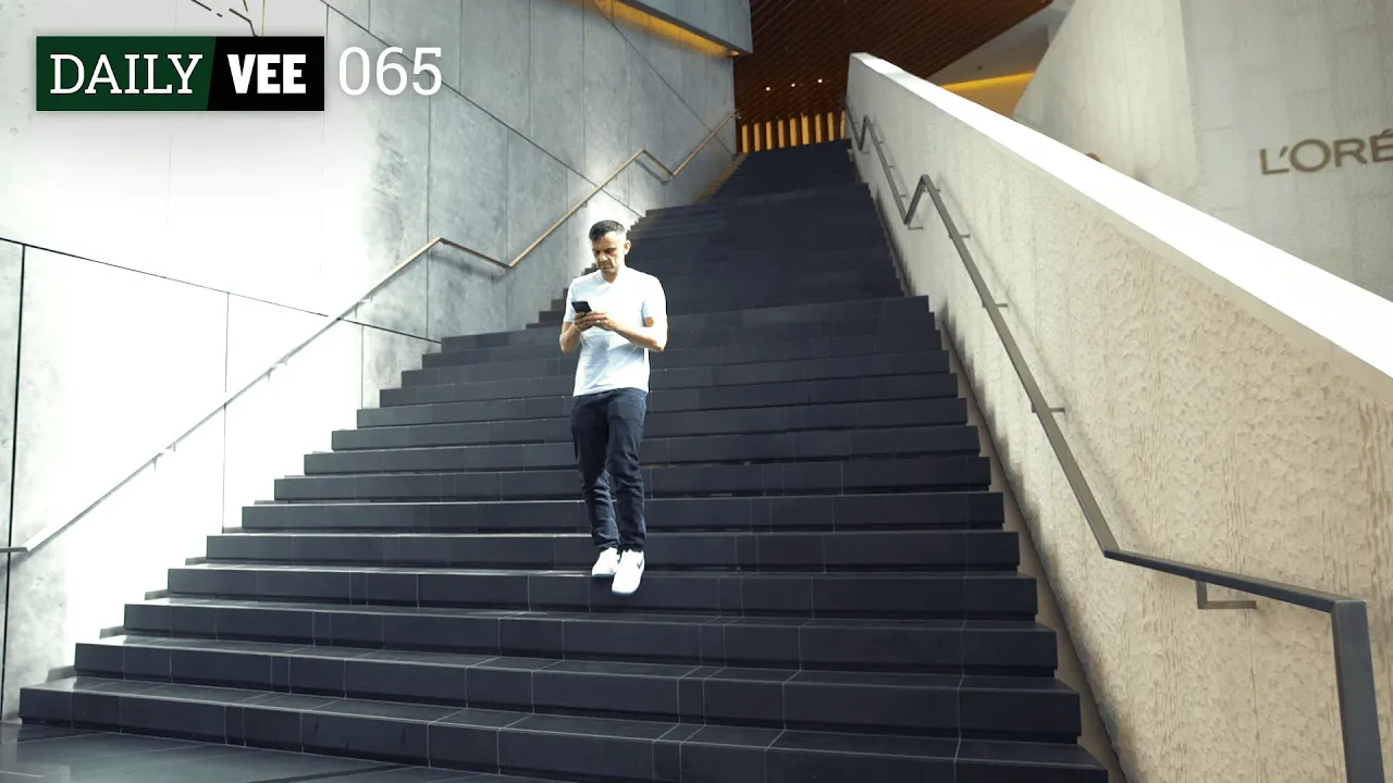 HUSTLE TOUR | DailyVee 065