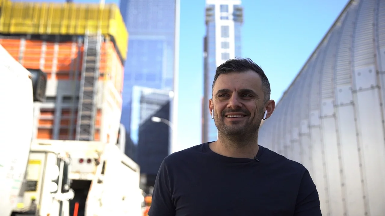 WHAT MAKES A GREAT MANAGER? | DailyVee 208