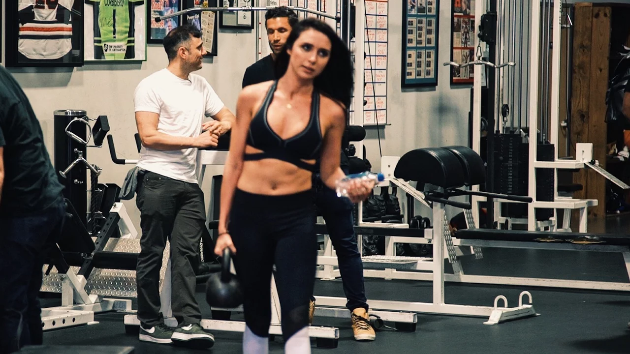 THE FAMOUS ROCKY SCENE | DailyVee 209