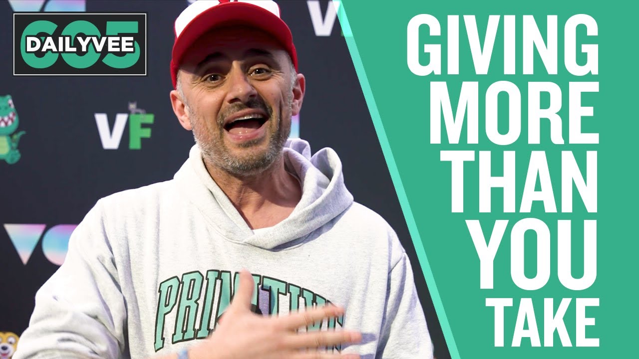 The Only Way To Build A Community - DailyVee 605 | VeeCon Day 3