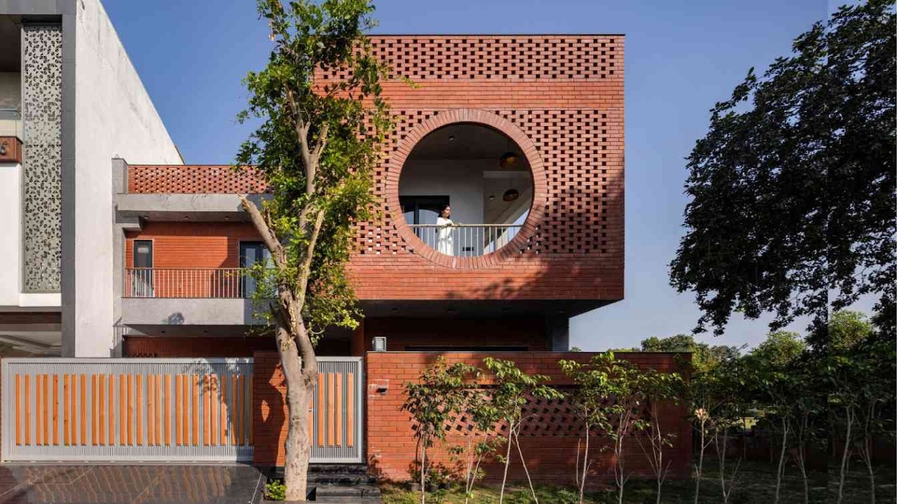 Red Brick House, Rohtak, India by Aura Architecture Studio