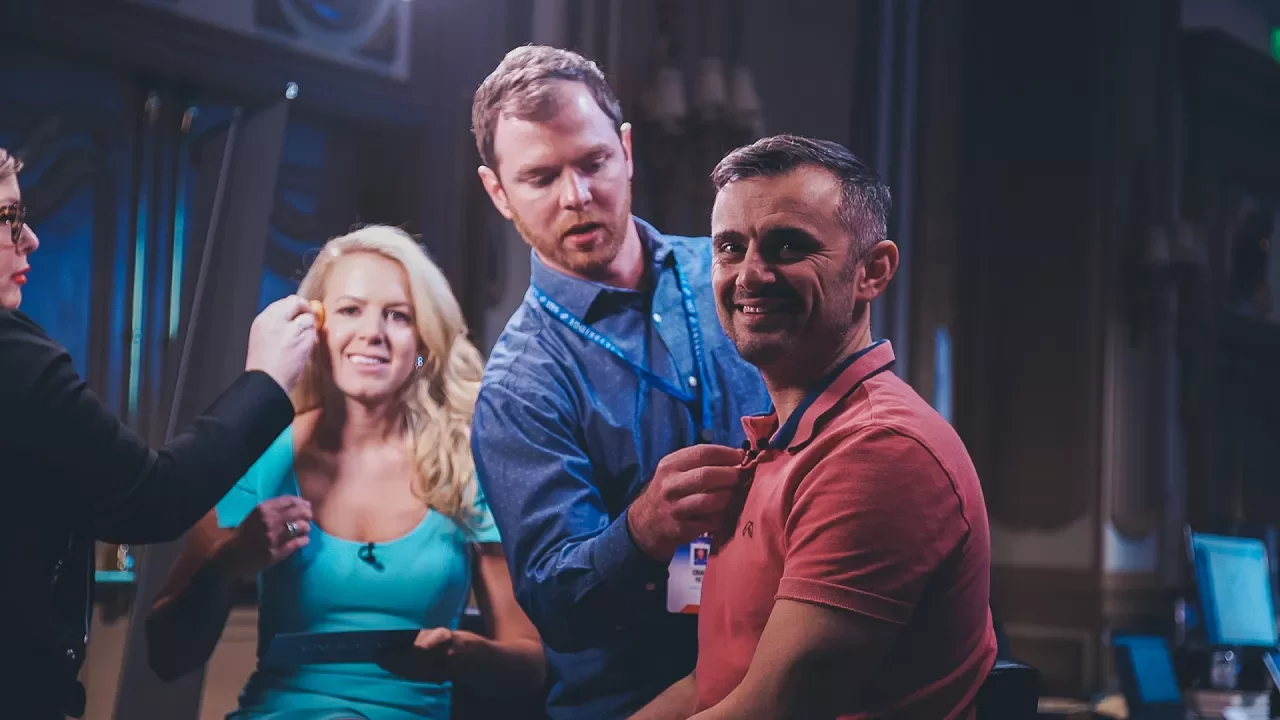 WHY PEOPLE DON'T SUCCEED | DAILYVEE 232